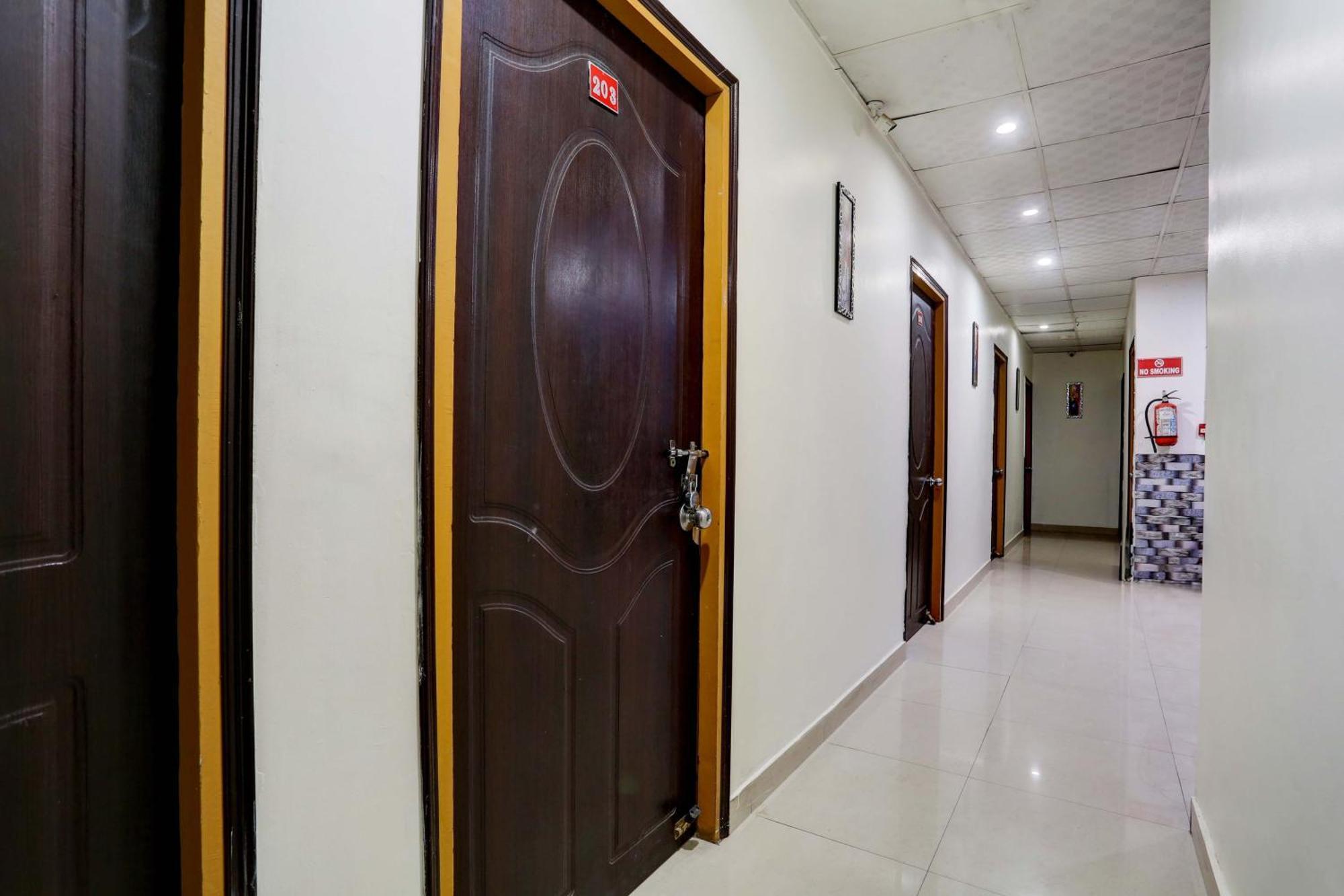 Collection O Hotel Moon Light Lucknow Eksteriør billede