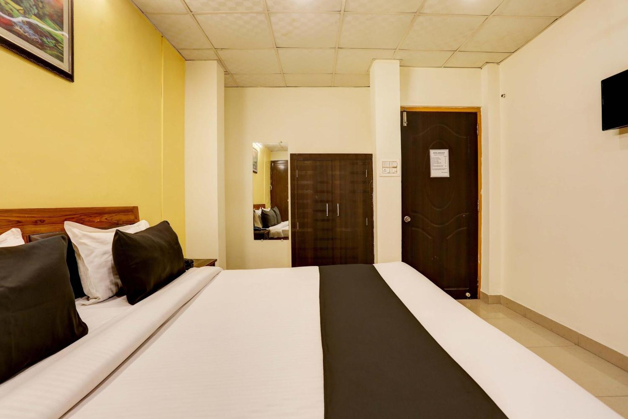 Collection O Hotel Moon Light Lucknow Eksteriør billede